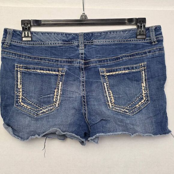 Maurices Distressed Raw Hem Jean Shorts Sz 13/14 - Picture 3 of 5